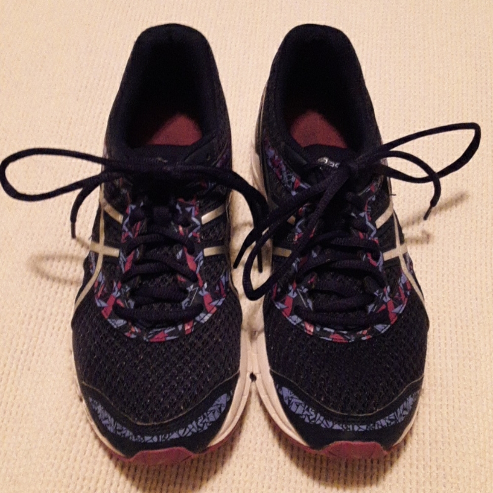 Preowned Asics women size 9.5 running shoe